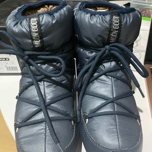 Women's Low Moon Boots-NWT